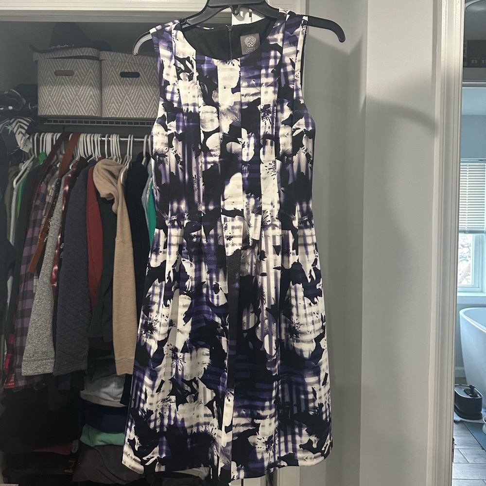 Vince Camuto Sleeveless Blue & White Abstract Midi Dress